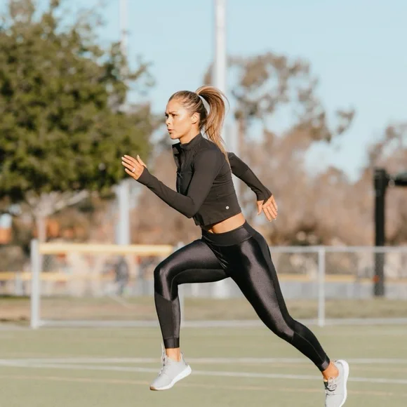 Alala Black Sports Bra and Leggings Set - Picture 6 of 6